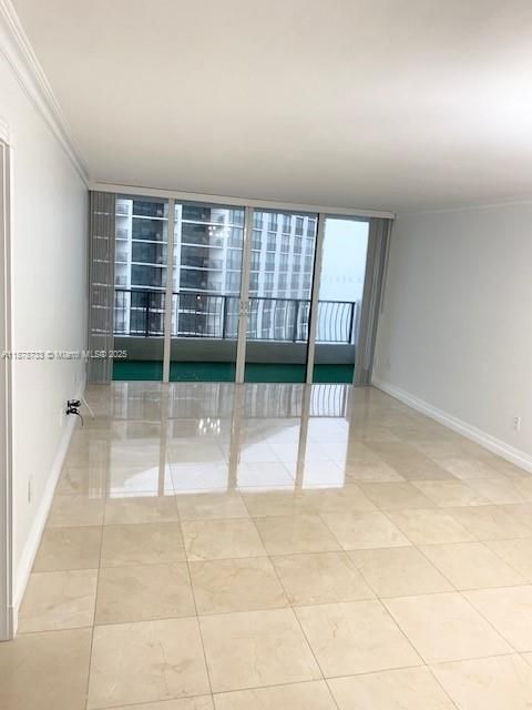 待售: $365,000 (1 贝兹, 1 浴室, 800 平方英尺)