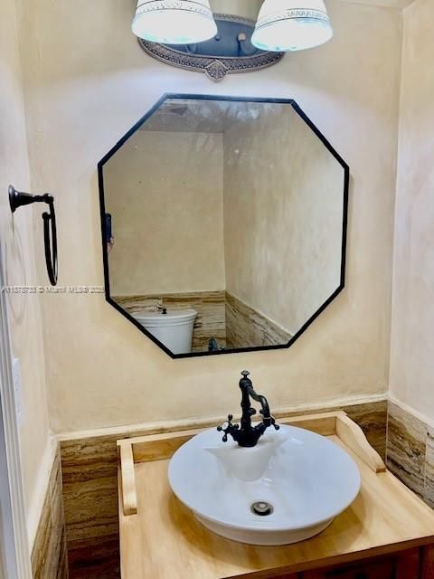 待售: $365,000 (1 贝兹, 1 浴室, 800 平方英尺)