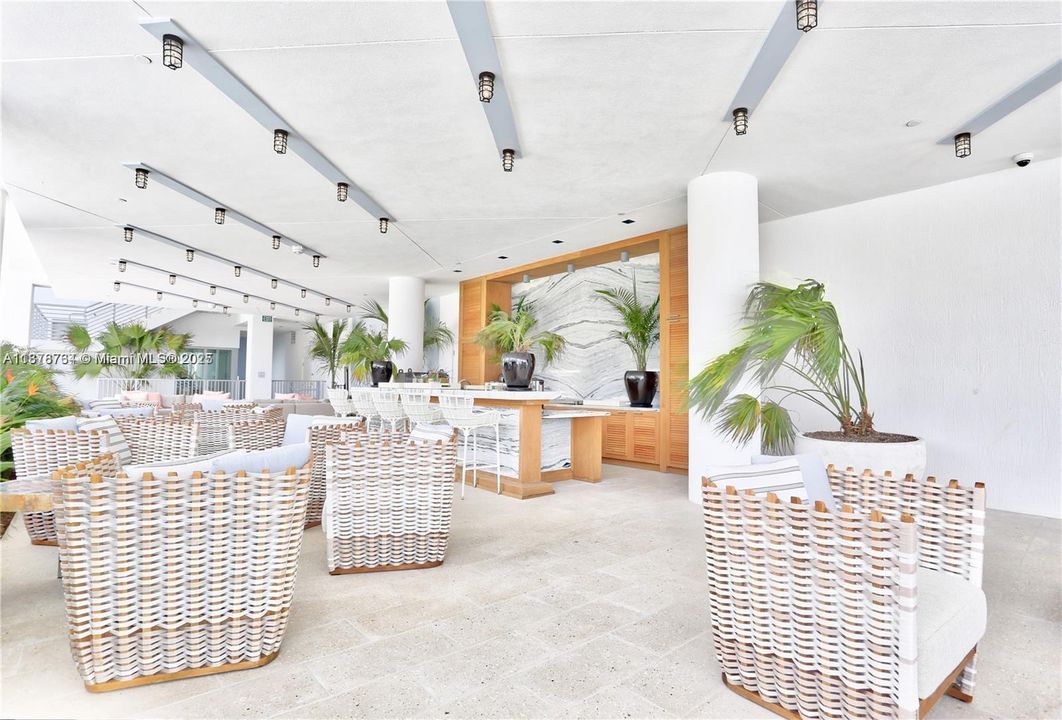 Active With Contract: $5,950 (2 beds, 3 baths, 1293 Square Feet)