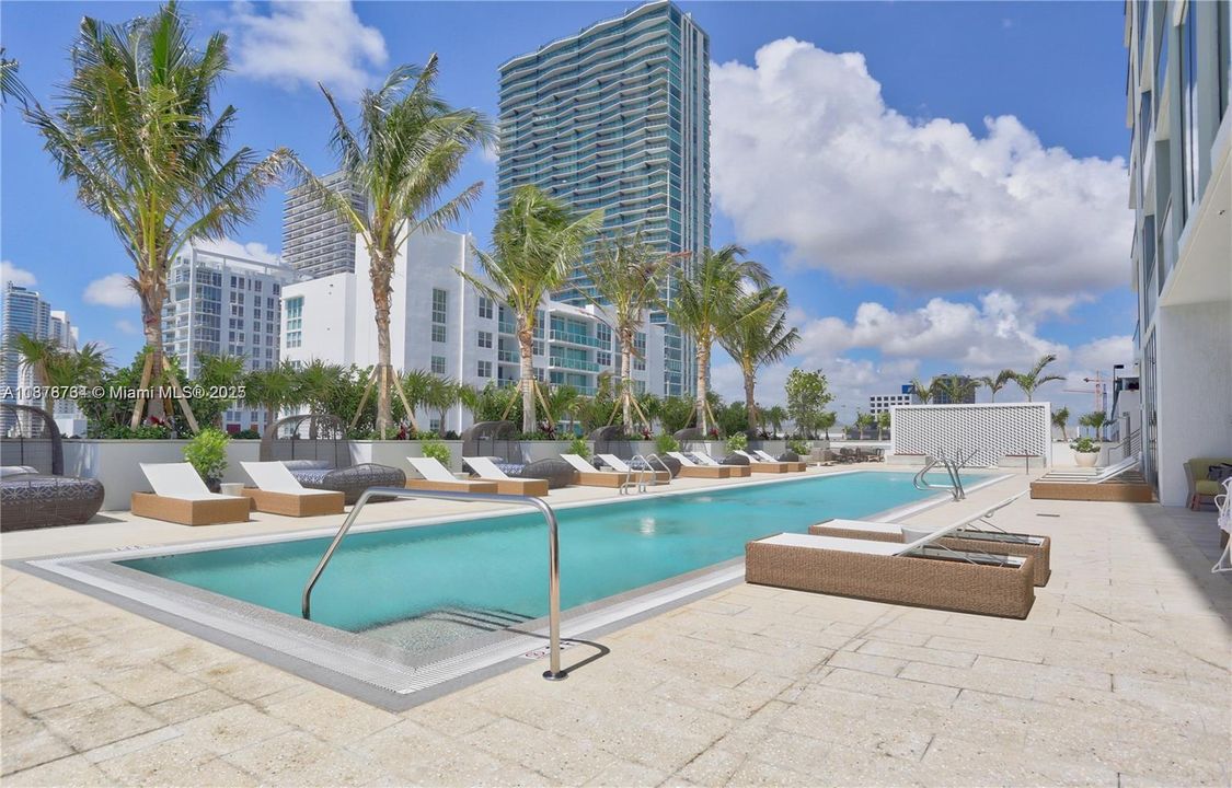Active With Contract: $5,950 (2 beds, 3 baths, 1293 Square Feet)