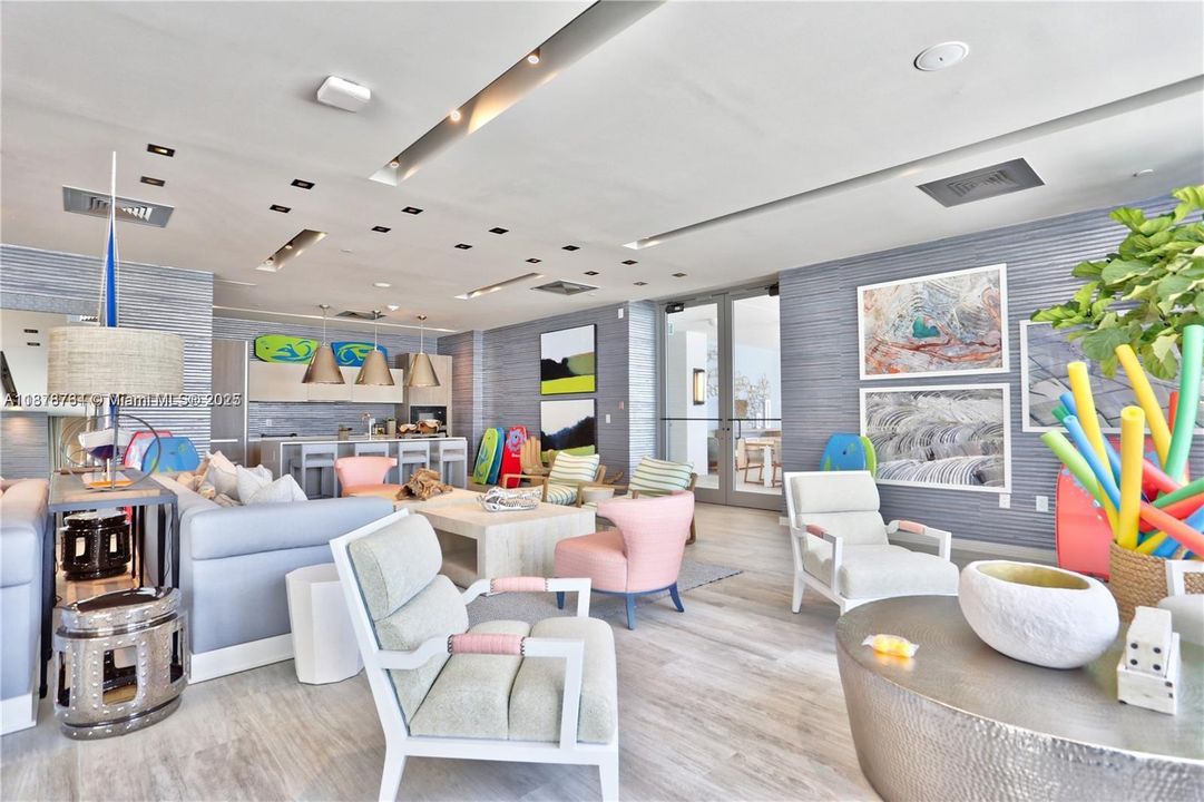 Active With Contract: $5,950 (2 beds, 3 baths, 1293 Square Feet)