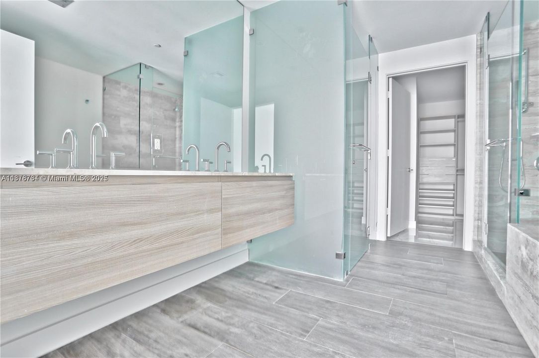 Active With Contract: $5,950 (2 beds, 3 baths, 1293 Square Feet)