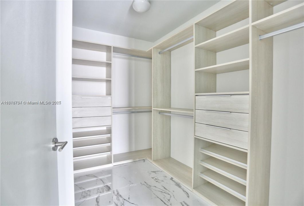 Active With Contract: $5,950 (2 beds, 3 baths, 1293 Square Feet)