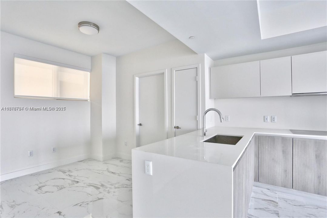 Active With Contract: $5,950 (2 beds, 3 baths, 1293 Square Feet)