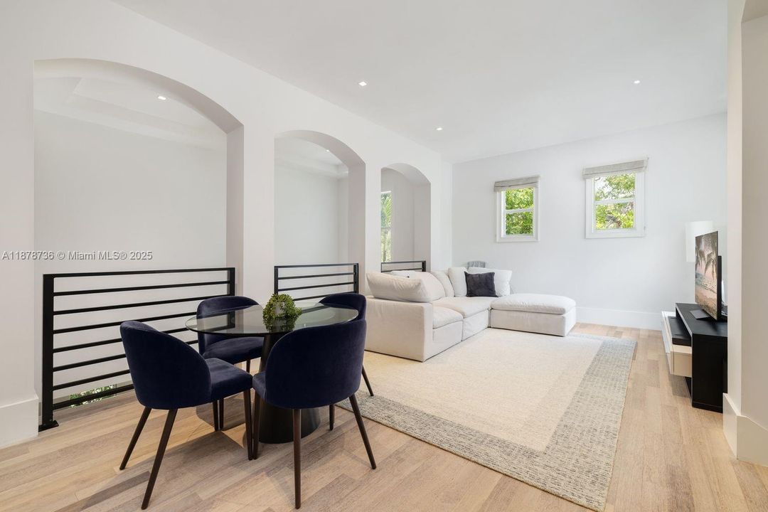 Active With Contract: $5,150,000 (4 beds, 4 baths, 4455 Square Feet)