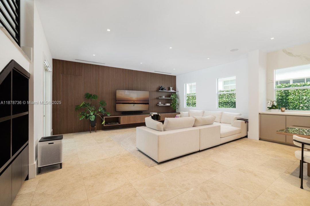 Active With Contract: $5,150,000 (4 beds, 4 baths, 4455 Square Feet)