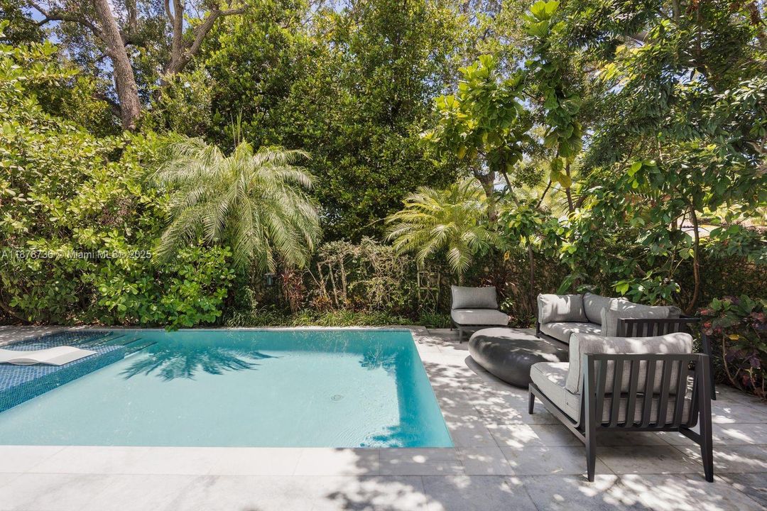 Active With Contract: $5,150,000 (4 beds, 4 baths, 4455 Square Feet)