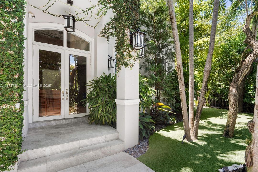 Active With Contract: $5,150,000 (4 beds, 4 baths, 4455 Square Feet)