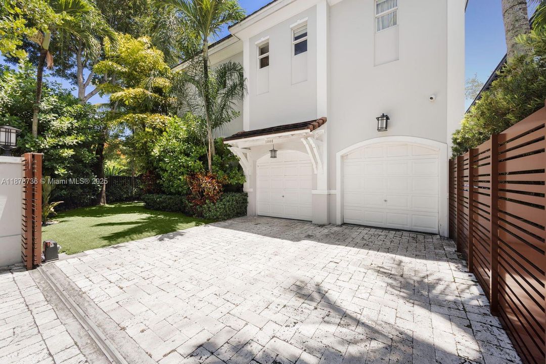 Active With Contract: $5,150,000 (4 beds, 4 baths, 4455 Square Feet)