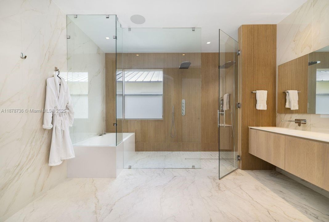 Active With Contract: $5,150,000 (4 beds, 4 baths, 4455 Square Feet)