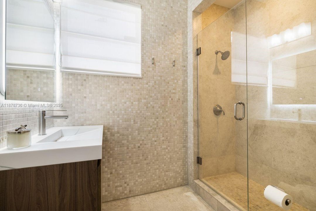 Active With Contract: $5,150,000 (4 beds, 4 baths, 4455 Square Feet)