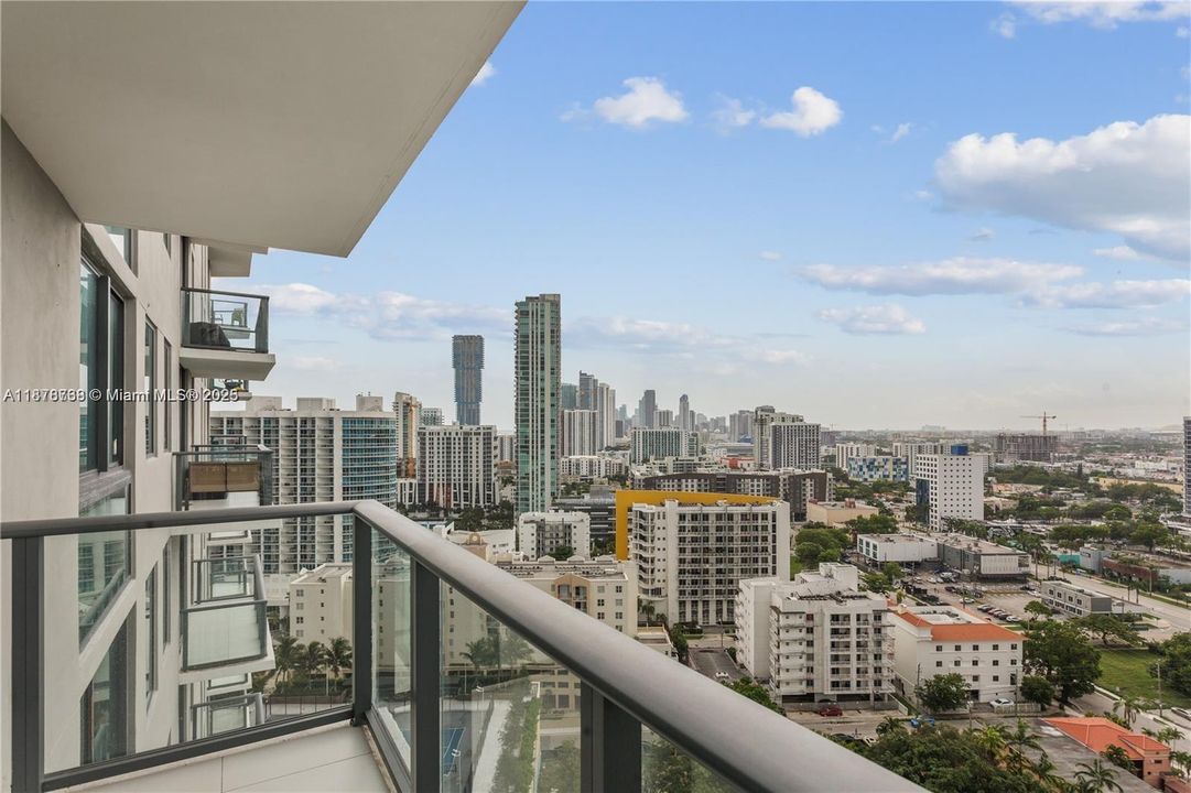 En Venta: $600,000 (2 camas, 2 baños, 944 Pies cuadrados)