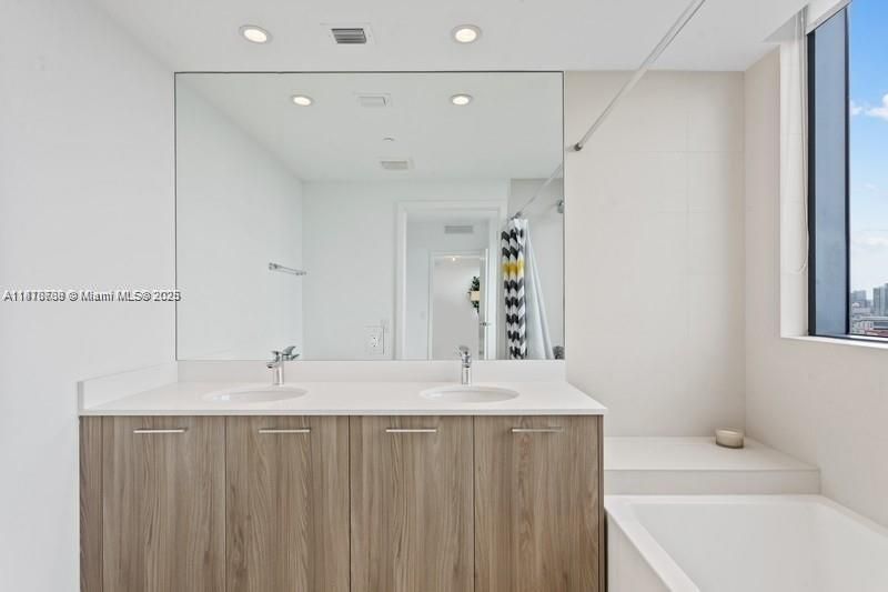 En Venta: $600,000 (2 camas, 2 baños, 944 Pies cuadrados)