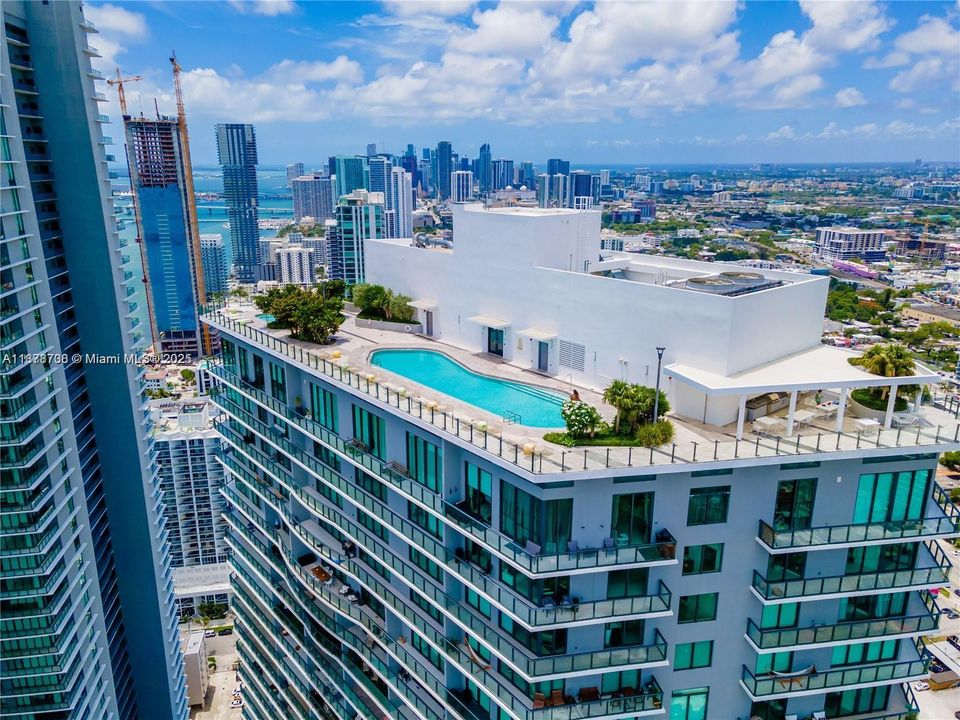 En Venta: $600,000 (2 camas, 2 baños, 944 Pies cuadrados)