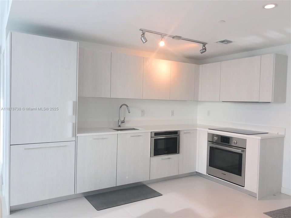En Venta: $600,000 (2 camas, 2 baños, 944 Pies cuadrados)