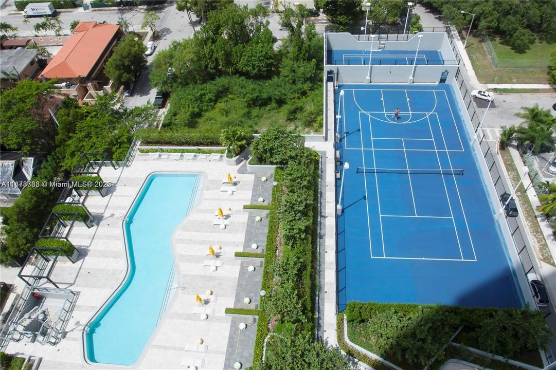 En Venta: $600,000 (2 camas, 2 baños, 944 Pies cuadrados)