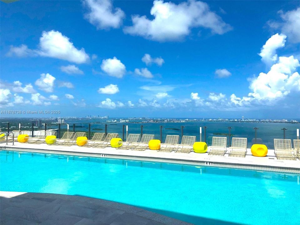 En Venta: $600,000 (2 camas, 2 baños, 944 Pies cuadrados)