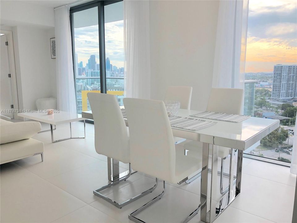 En Venta: $600,000 (2 camas, 2 baños, 944 Pies cuadrados)
