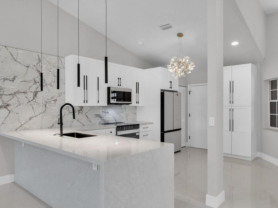 На продажу: $460,000 (2 спален, 2 ванн, 1628 Квадратных фут)