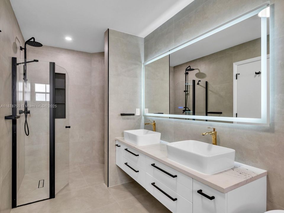 На продажу: $460,000 (2 спален, 2 ванн, 1628 Квадратных фут)