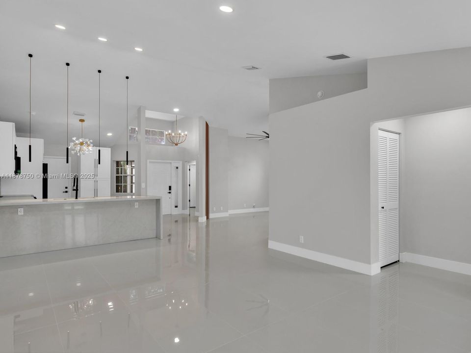 На продажу: $460,000 (2 спален, 2 ванн, 1628 Квадратных фут)