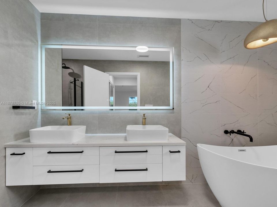 На продажу: $460,000 (2 спален, 2 ванн, 1628 Квадратных фут)