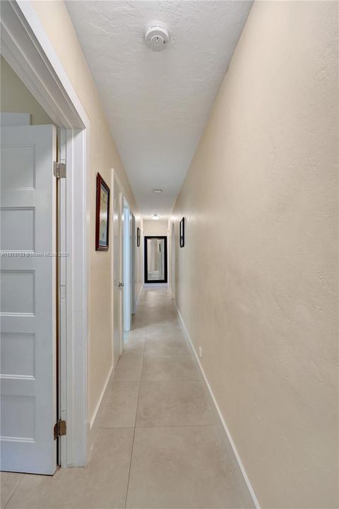 合同活跃: $750,000 (4 贝兹, 2 浴室, 2367 平方英尺)