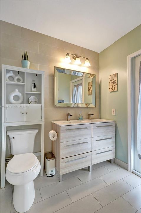 合同活跃: $750,000 (4 贝兹, 2 浴室, 2367 平方英尺)