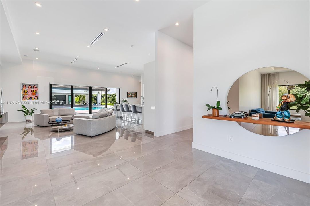 На продажу: $4,500,000 (4 спален, 4 ванн, 3648 Квадратных фут)