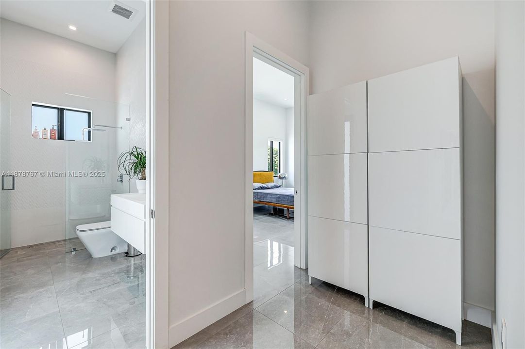 На продажу: $4,500,000 (4 спален, 4 ванн, 3648 Квадратных фут)