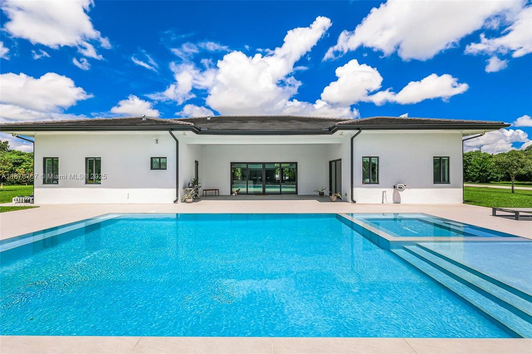 На продажу: $4,500,000 (4 спален, 4 ванн, 3648 Квадратных фут)