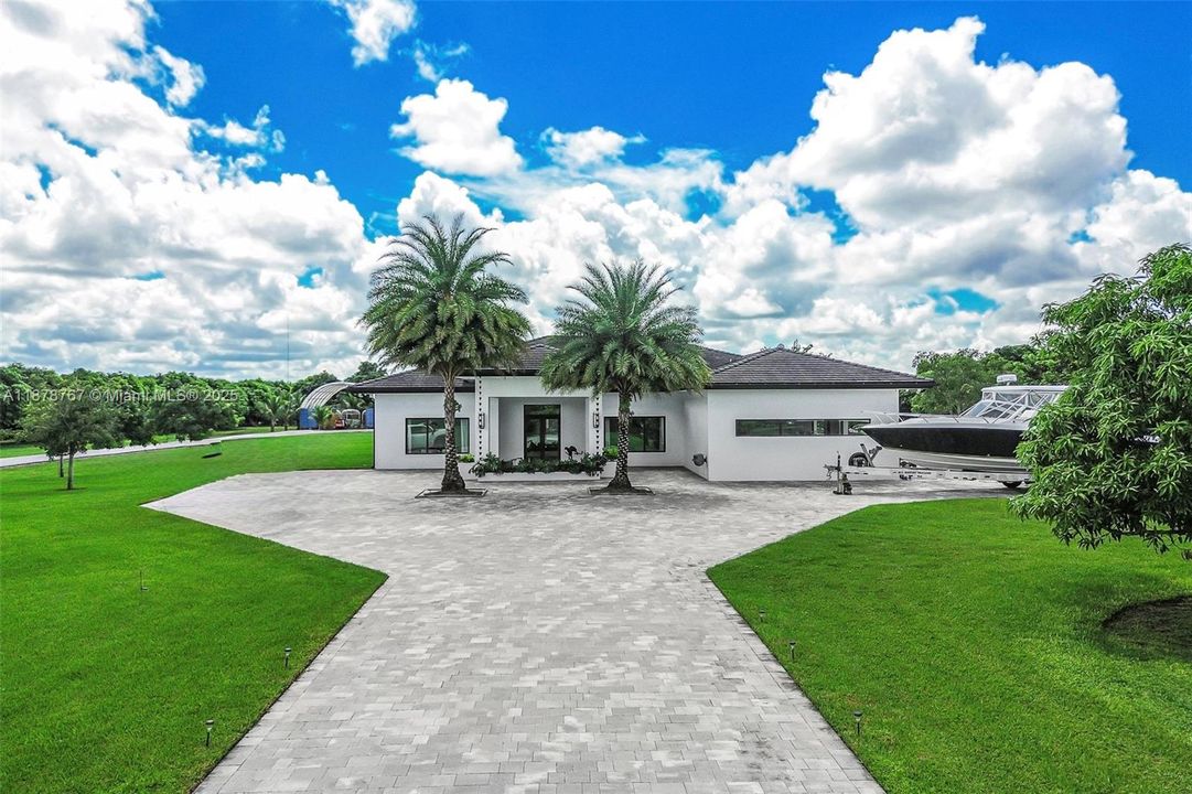 На продажу: $4,500,000 (4 спален, 4 ванн, 3648 Квадратных фут)