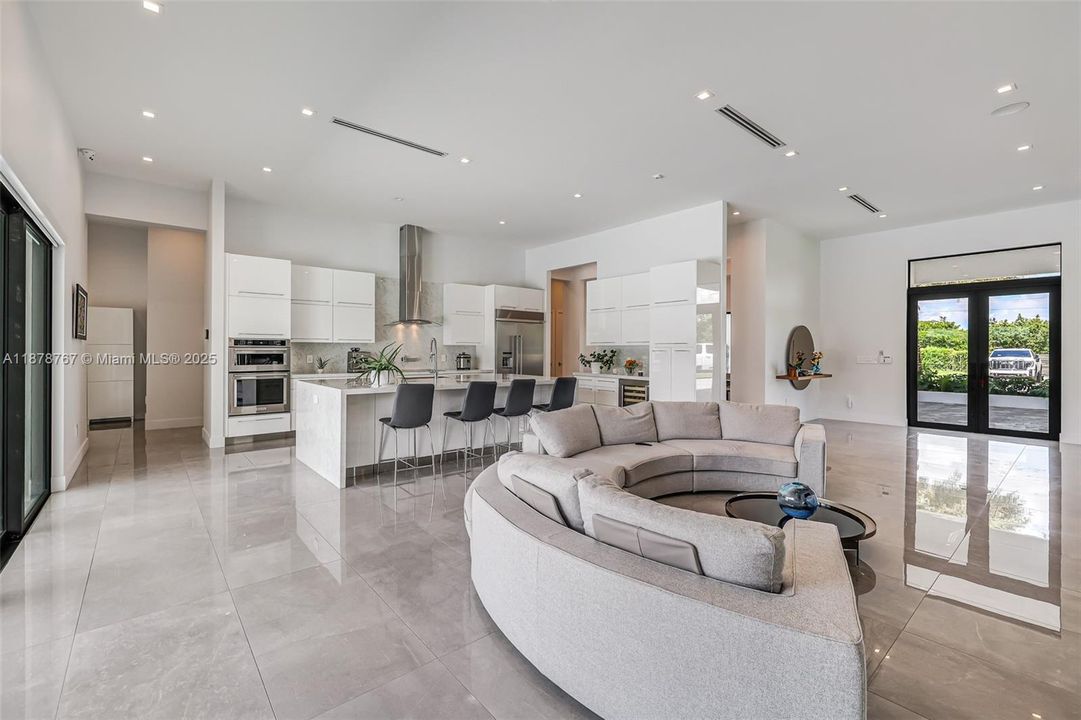 На продажу: $4,500,000 (4 спален, 4 ванн, 3648 Квадратных фут)