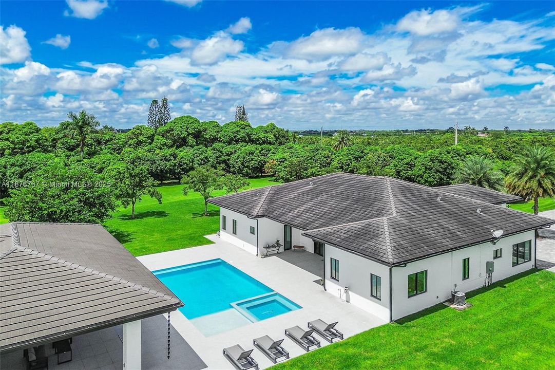 На продажу: $4,500,000 (4 спален, 4 ванн, 3648 Квадратных фут)