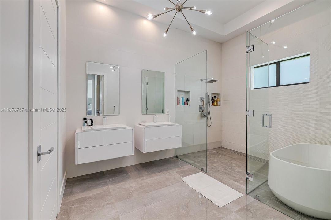 На продажу: $4,500,000 (4 спален, 4 ванн, 3648 Квадратных фут)