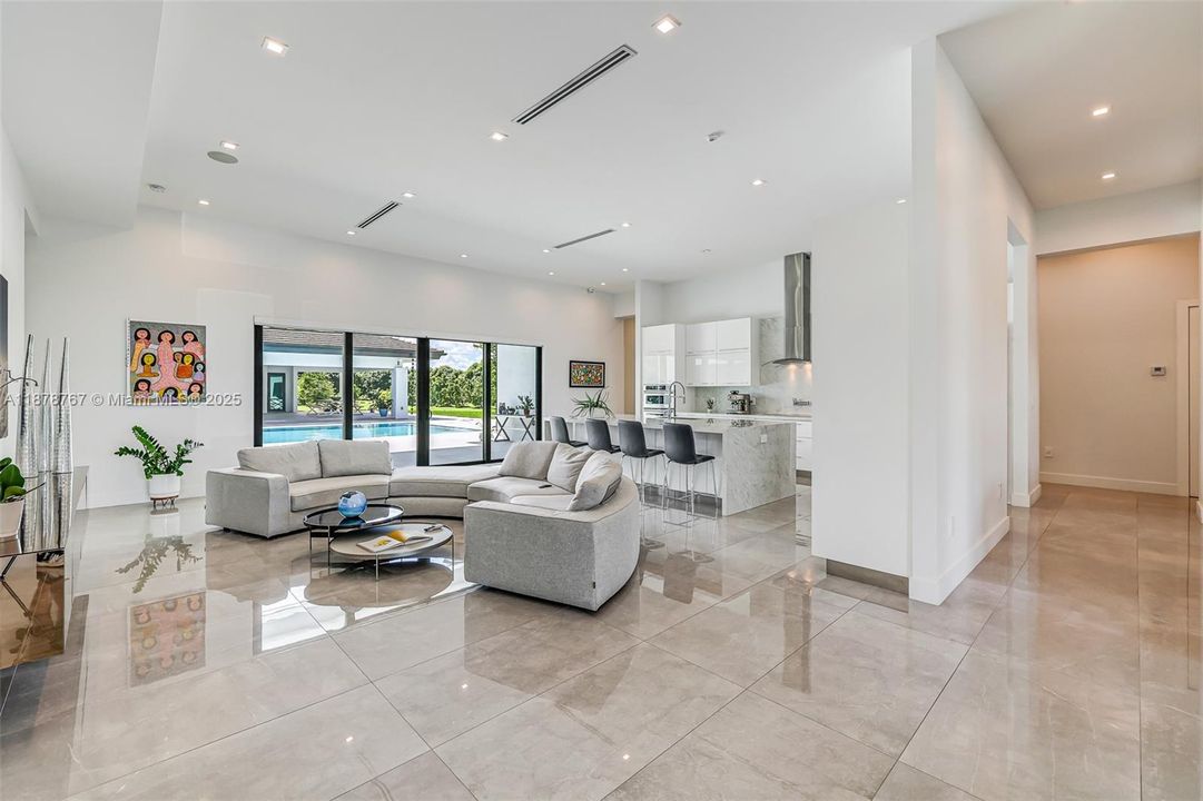 На продажу: $4,500,000 (4 спален, 4 ванн, 3648 Квадратных фут)