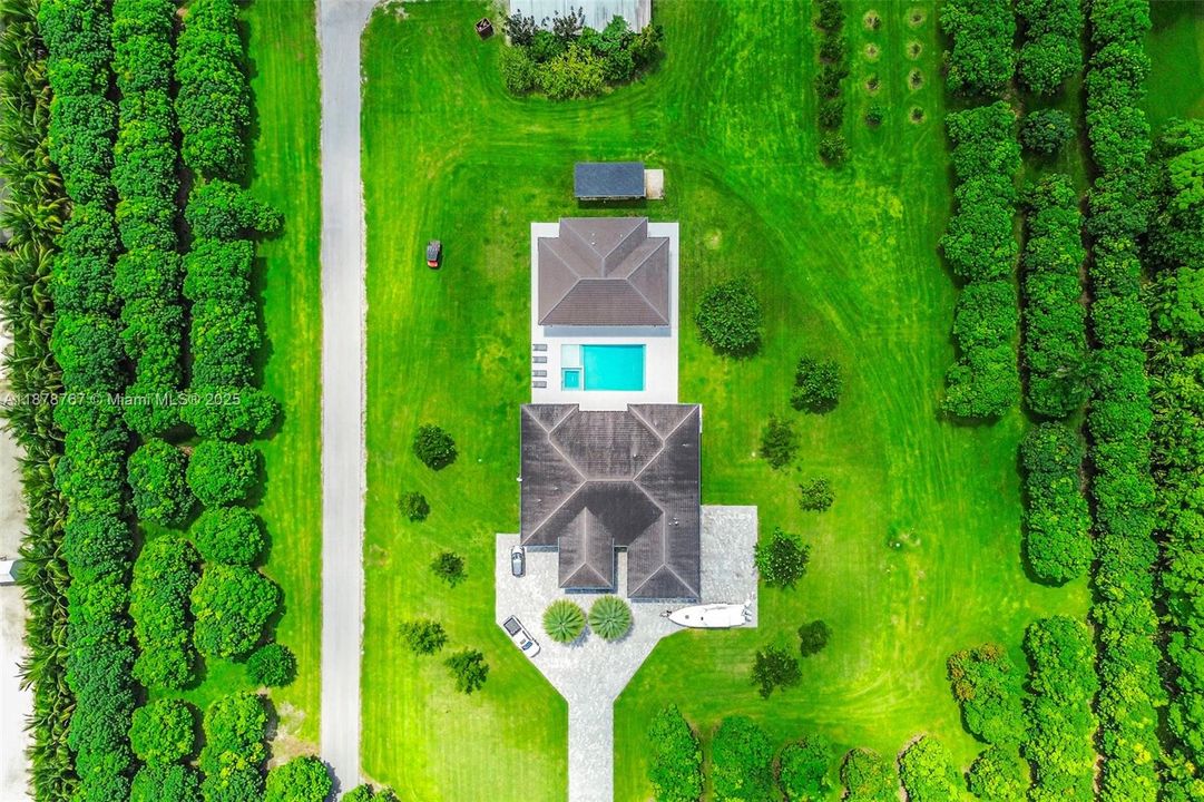 На продажу: $4,500,000 (4 спален, 4 ванн, 3648 Квадратных фут)