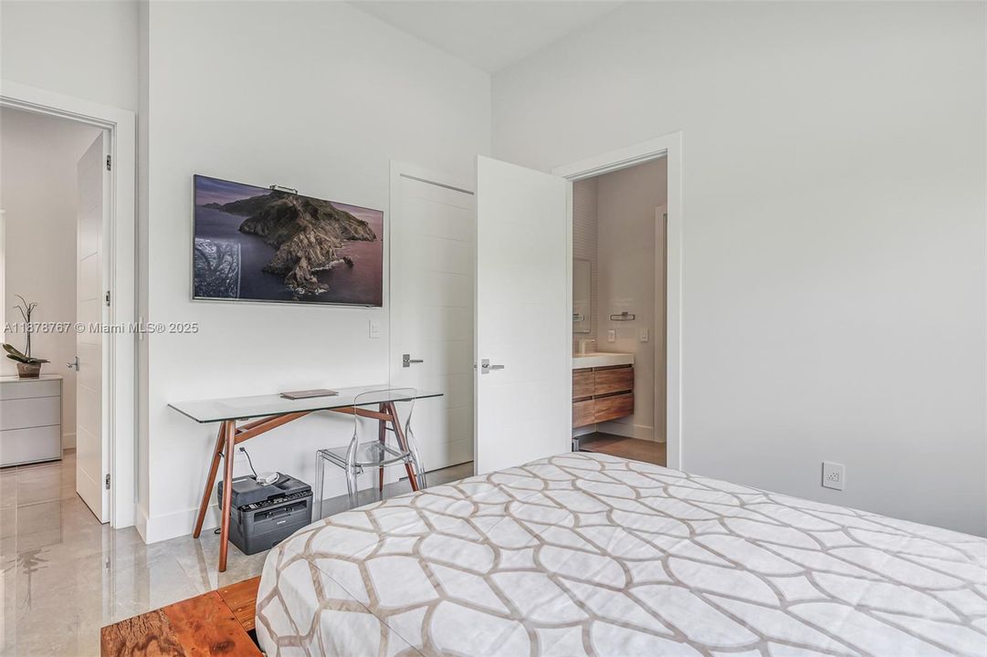 На продажу: $4,500,000 (4 спален, 4 ванн, 3648 Квадратных фут)