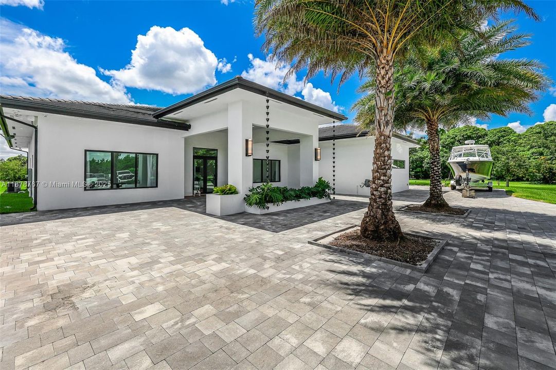 На продажу: $4,500,000 (4 спален, 4 ванн, 3648 Квадратных фут)