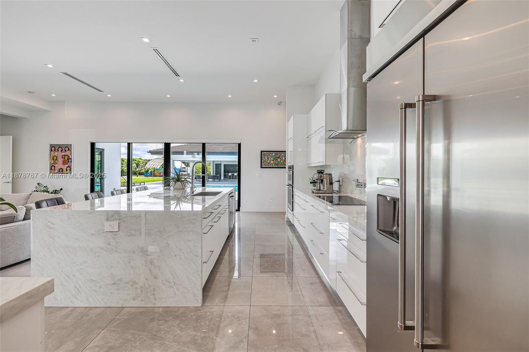 На продажу: $4,500,000 (4 спален, 4 ванн, 3648 Квадратных фут)