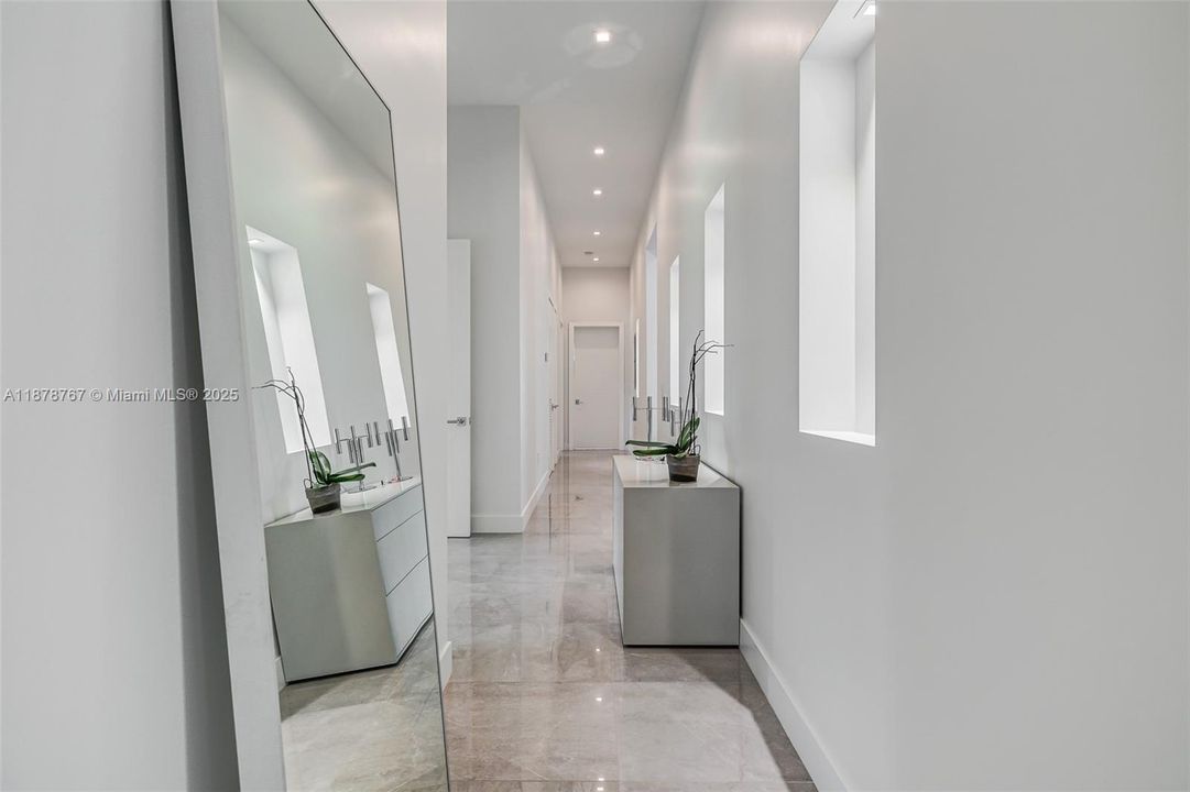 На продажу: $4,500,000 (4 спален, 4 ванн, 3648 Квадратных фут)