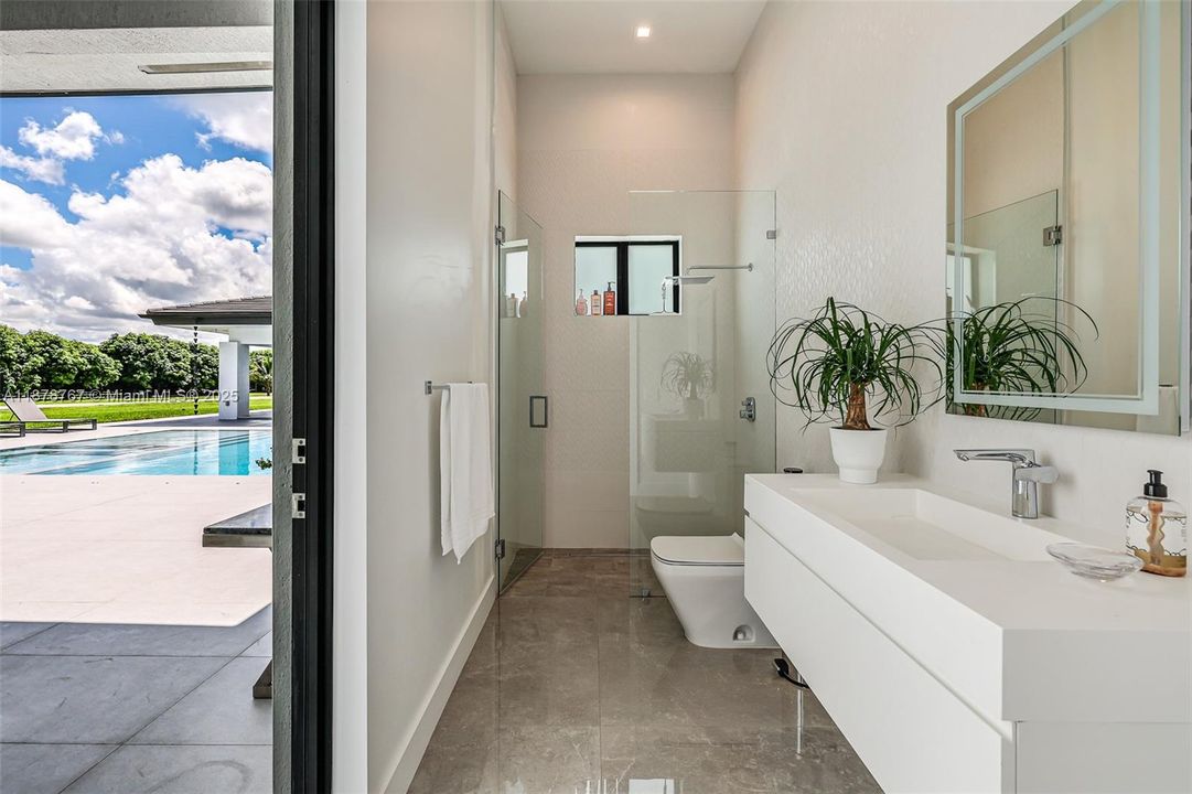 На продажу: $4,500,000 (4 спален, 4 ванн, 3648 Квадратных фут)