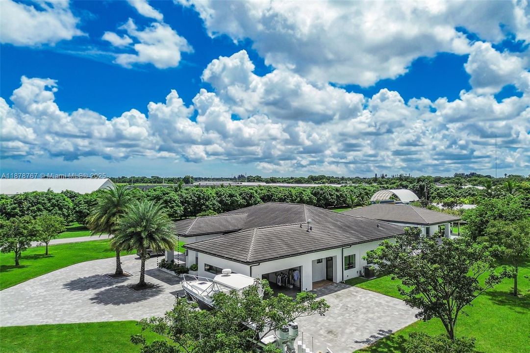 На продажу: $4,500,000 (4 спален, 4 ванн, 3648 Квадратных фут)