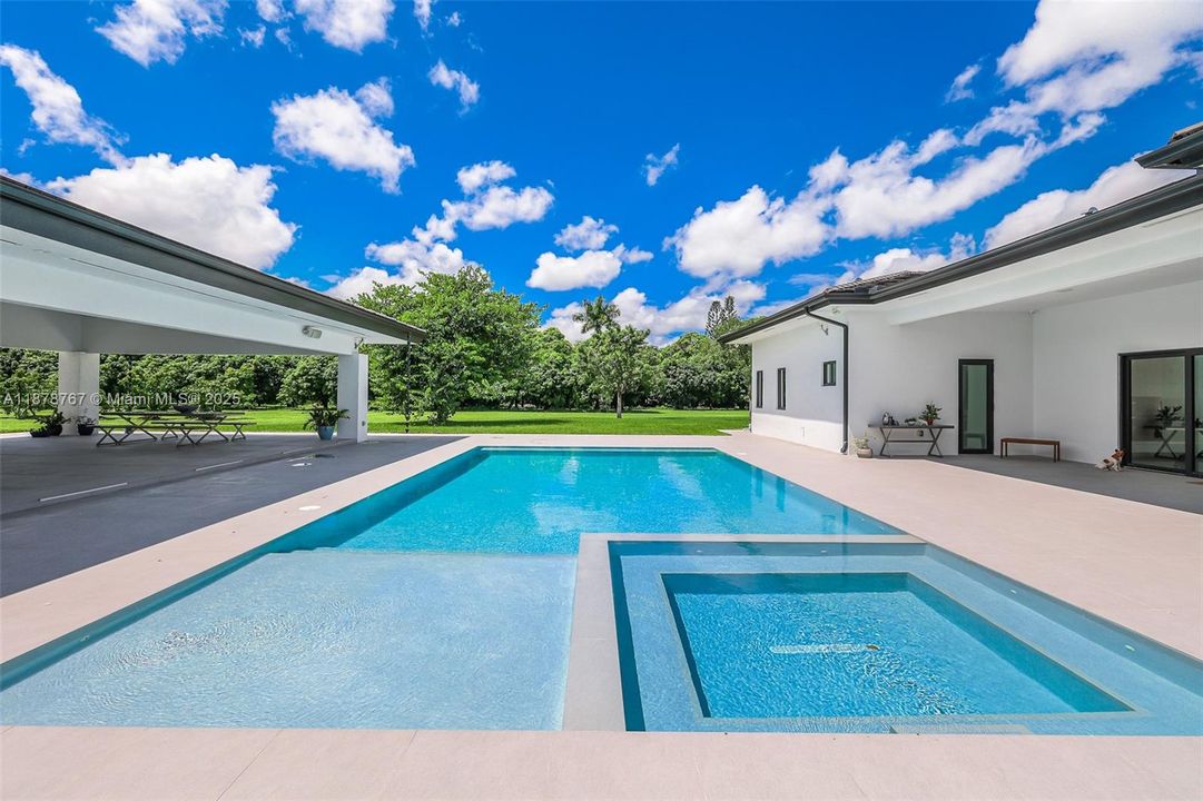 На продажу: $4,500,000 (4 спален, 4 ванн, 3648 Квадратных фут)