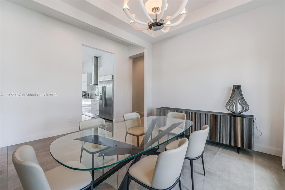 На продажу: $4,500,000 (4 спален, 4 ванн, 3648 Квадратных фут)