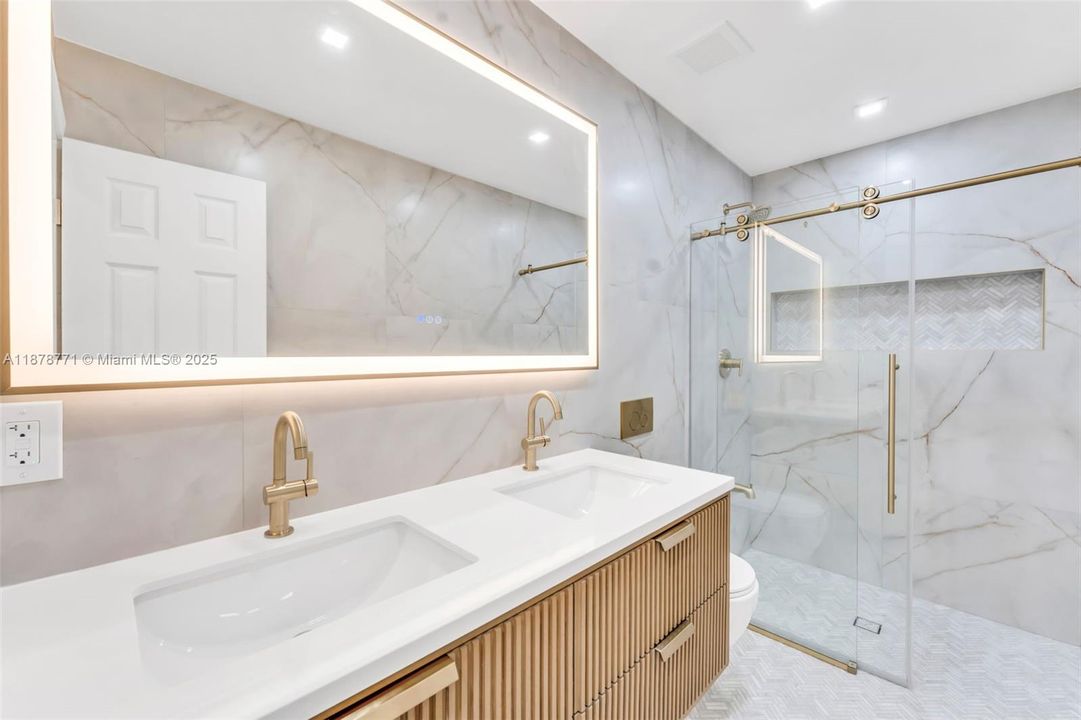 最近售出: $779,900 (4 贝兹, 3 浴室, 2337 平方英尺)