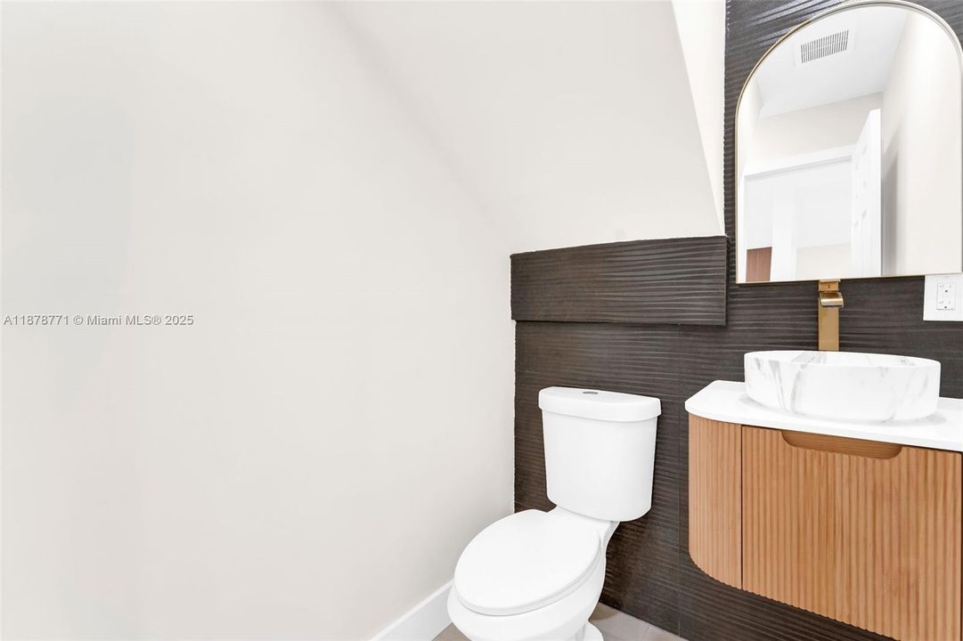 最近售出: $779,900 (4 贝兹, 3 浴室, 2337 平方英尺)