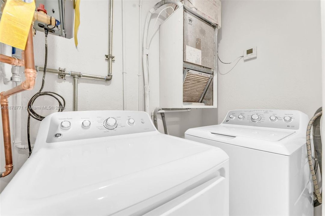 最近售出: $779,900 (4 贝兹, 3 浴室, 2337 平方英尺)