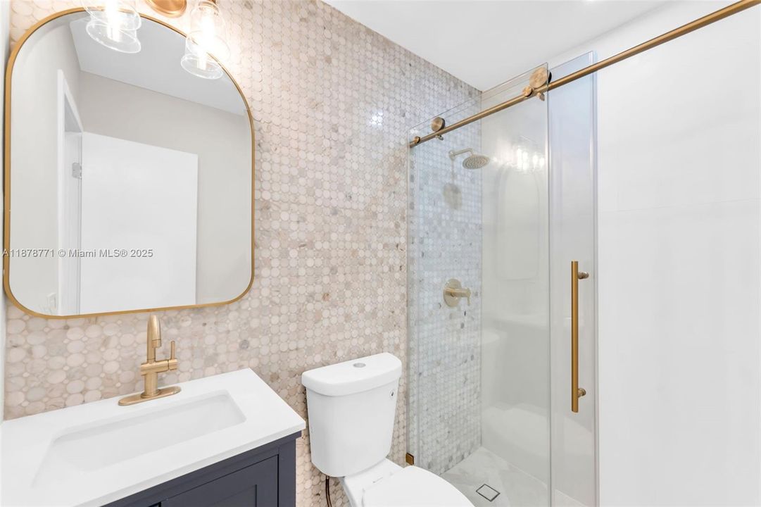 最近售出: $779,900 (4 贝兹, 3 浴室, 2337 平方英尺)