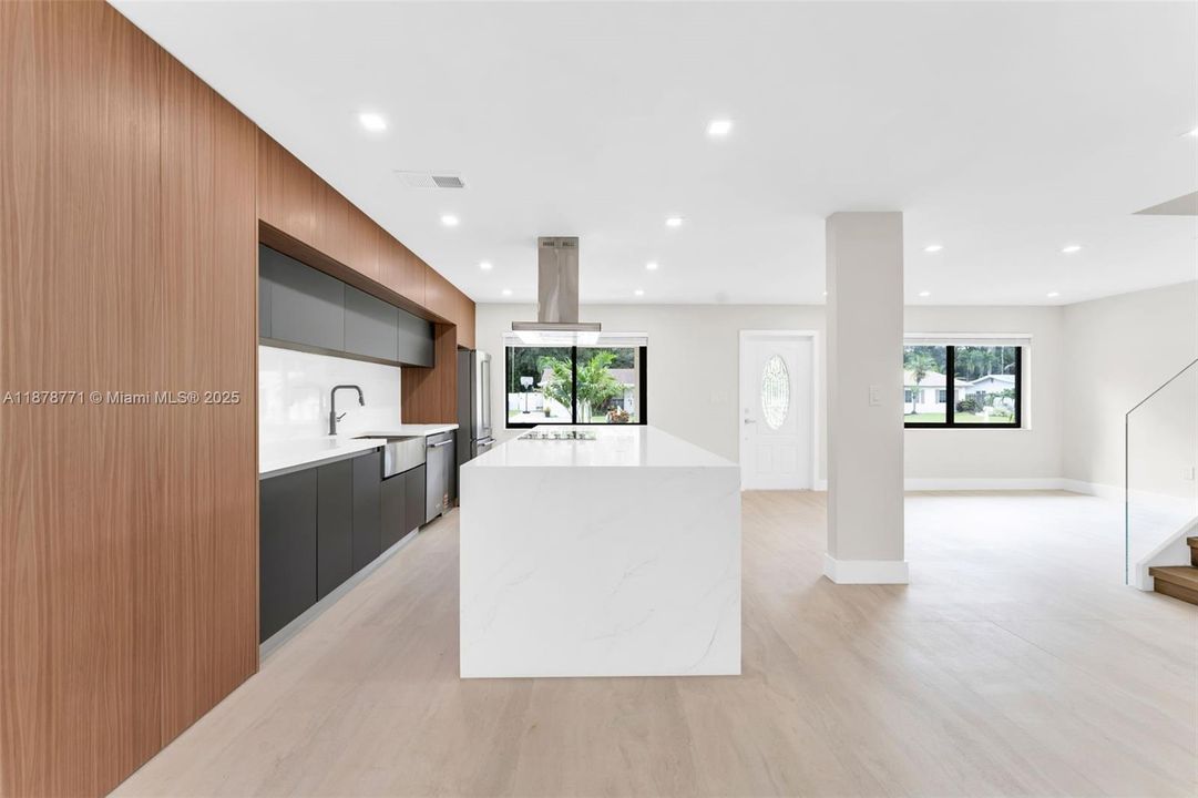 最近售出: $779,900 (4 贝兹, 3 浴室, 2337 平方英尺)